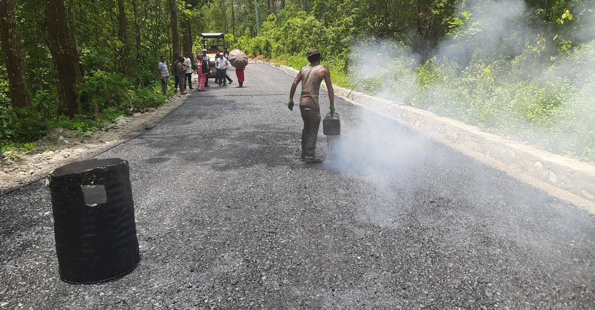 ट्र्याक खुलेको ३३ वर्षपछि मझुवा-बैटारी-हटिया सडकखण्ड कालोपत्र