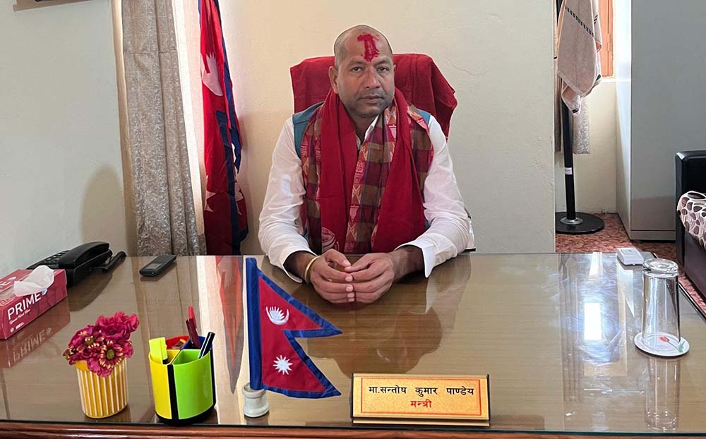 लुम्बिनीका खेलकुदमन्त्री पाण्डेयले गरे पदभार ग्रहण