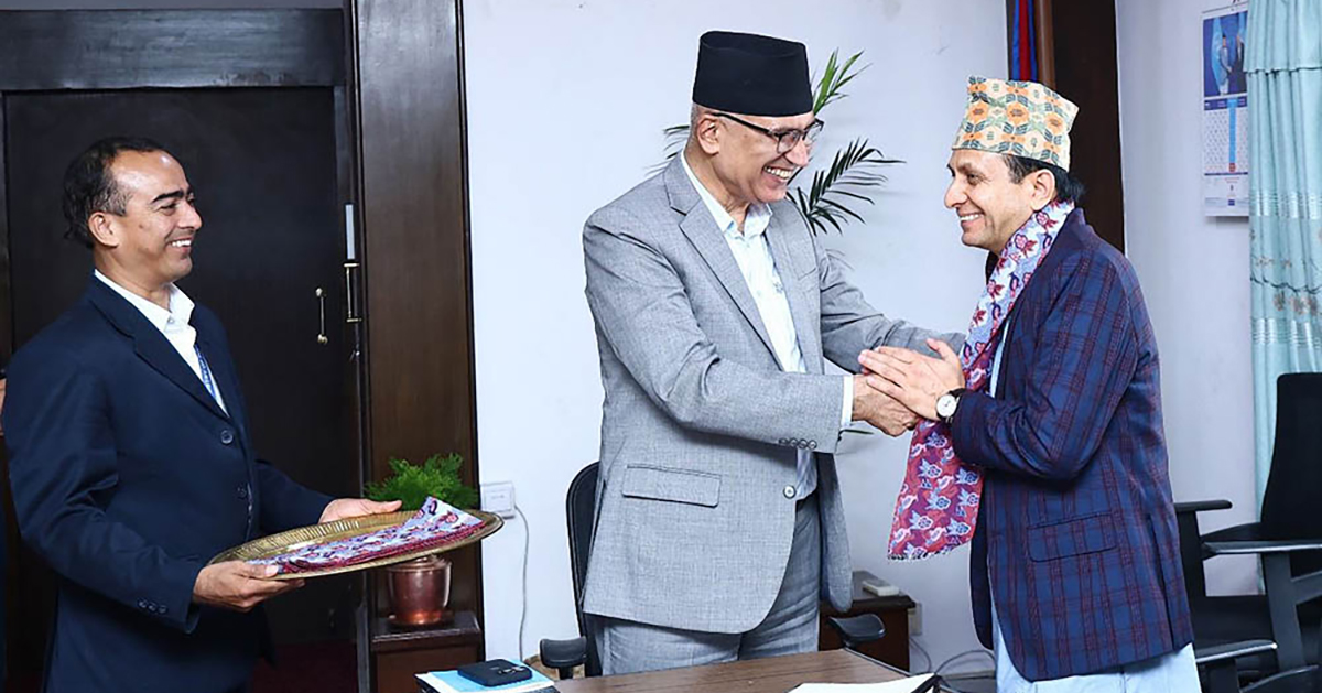 बीमा प्राधिकरणका अध्यक्ष पोखरेलले लिए शपथ