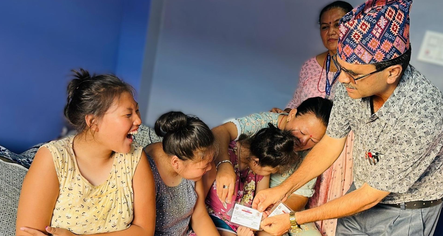 बहुअपाङ्गता भएका तिम्ल्याहा दिदीबहिनीले घरमै पाए नागरिकता