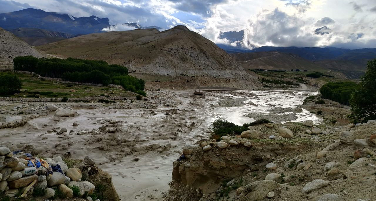 बाढीले उपल्लो मुस्ताङमा चारवटा पुल बगायो, दुईमा क्षति