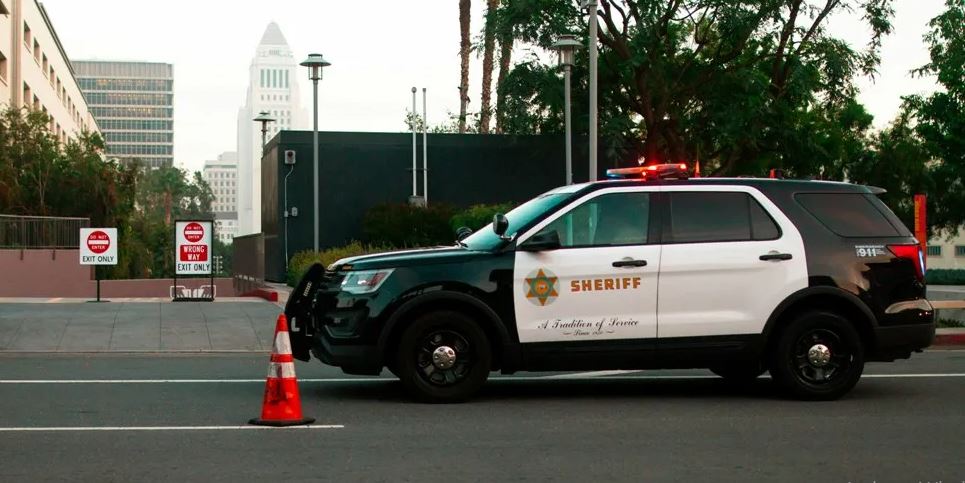 लस एन्जलसमा कारले भीडलाई ठक्कर दिँदा २८ जना घाइते