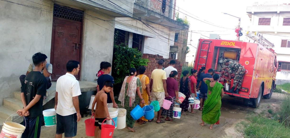 खानेपानीको हाहाकारः नेपाली सेनाद्वारा वीरगञ्जमा पानी वितरण