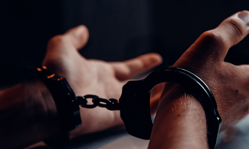 तोडफोड र लुटपाटमा संलग्न दुई पक्राउ