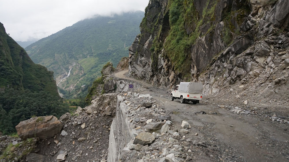 मुस्ताङको घाँसा-बेनी सडक खण्ड आजदेखि रातिमा बन्द हुने