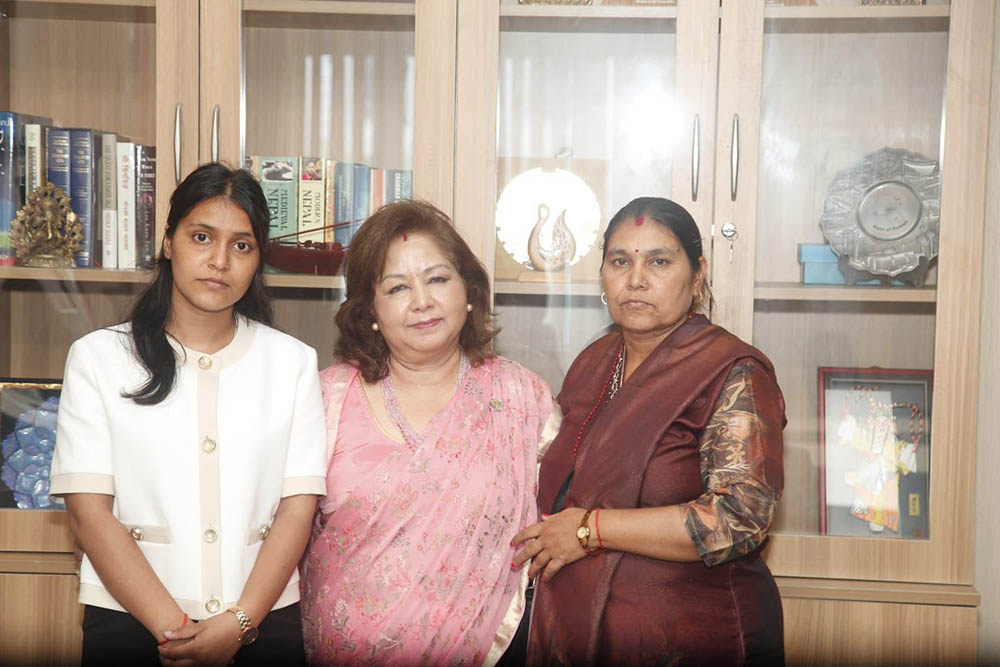 परराष्ट्रमन्त्री डा. राणासँग विपिनका आमा र बहिनीको भेट, रिहाइको थप पहल गरिदिन आग्रह