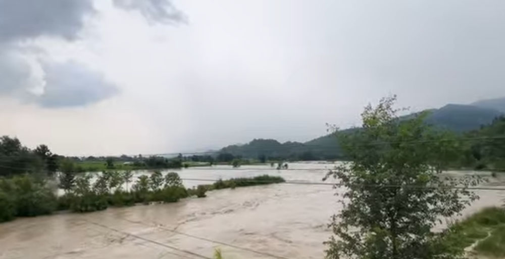 विचित्र खोलाको बाढी बस्तीमा पस्योः एक जना घाइते, क्षतिको विवरण आउन बाँकी