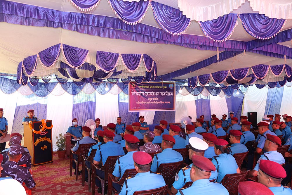 महानिरीक्षक दिपक थापाद्वारा कर्णाली प्रदेश प्रहरी कार्यालय निरीक्षण