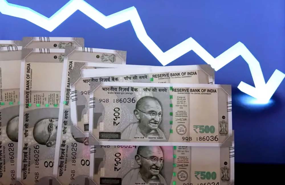 अमेरिकाले कर लगाएपछि भारतीय रुपैयाँमा कीर्तिमानी गिरावट