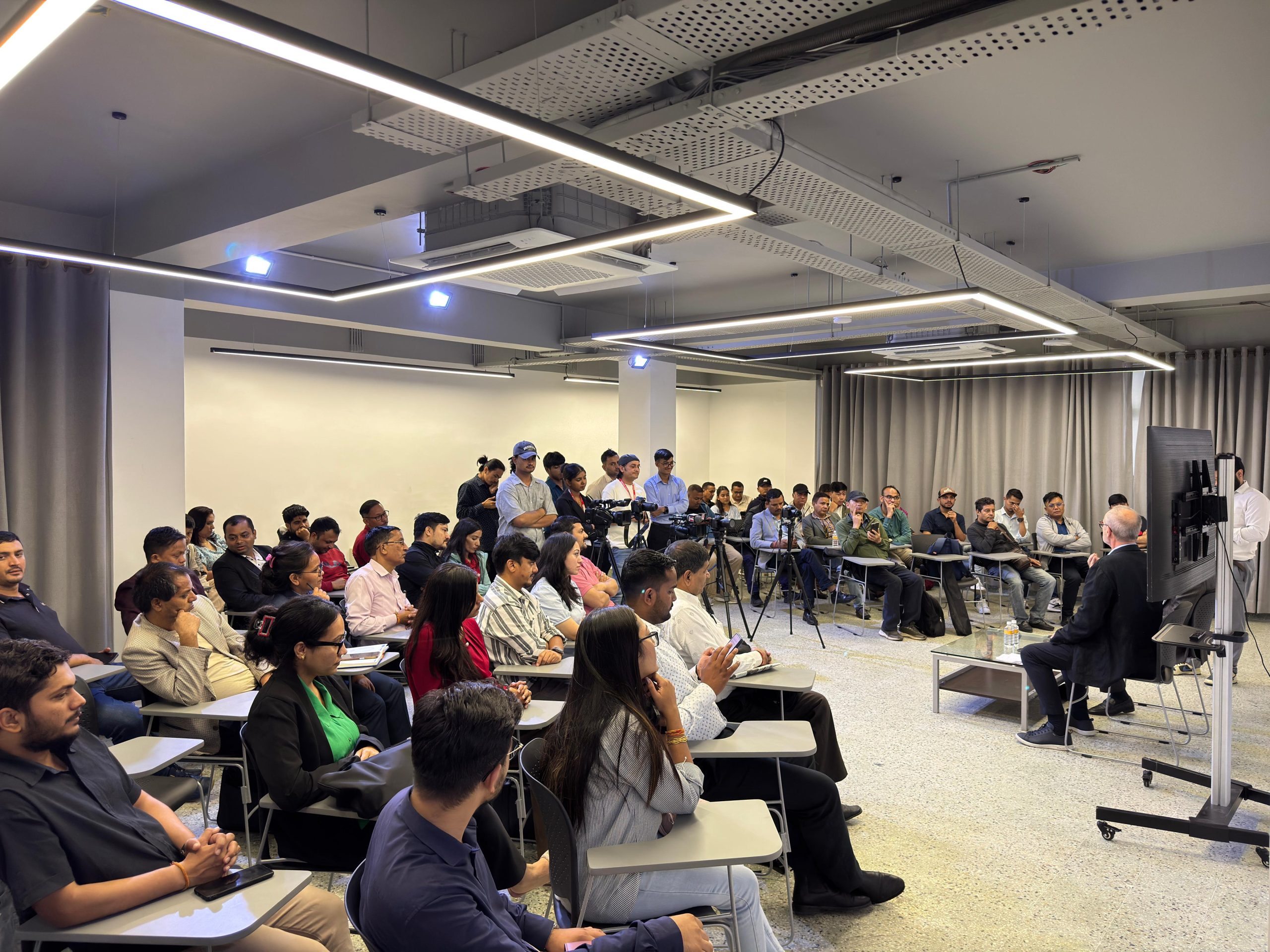 पढाइसँगै कमाई :इम्बार्क कलेजले ल्यायो नयाँ वर्क स्टडी पहल