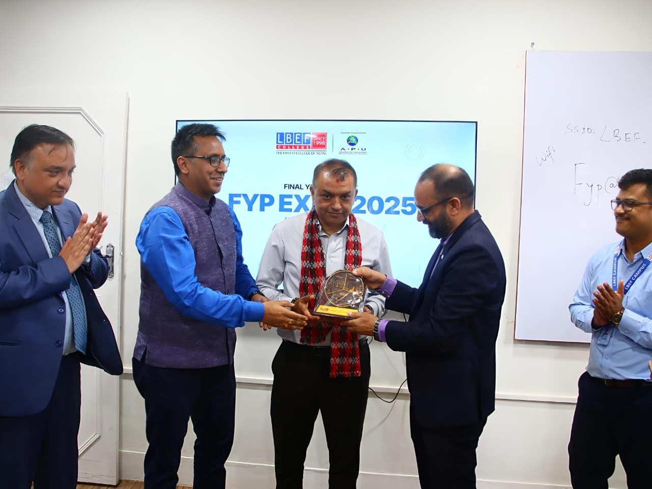 लर्डबुद्धका विद्यार्थीले विकास गरेका एआई तथा सफ्टवेयरहरू काँग्रेस नेता गगन थापाद्वारा अवलोकन