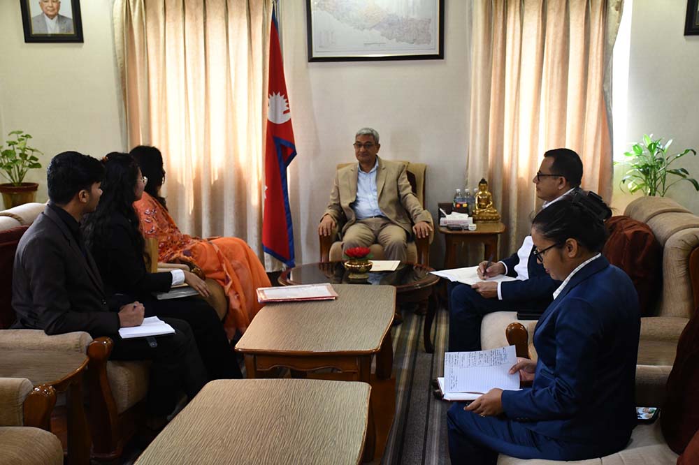 श्रीलंकाकी कार्यवाहक राजदूत चामिराद्वारा गृहमन्त्री लेखकसँग भेटवार्ता