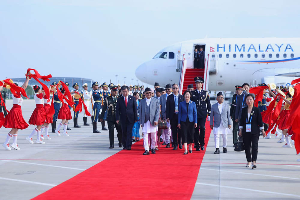 प्रधानमन्त्री ओली चीनमा : राष्ट्रपति सीसँग भेटवार्ता आजै (फोटो फिचर )