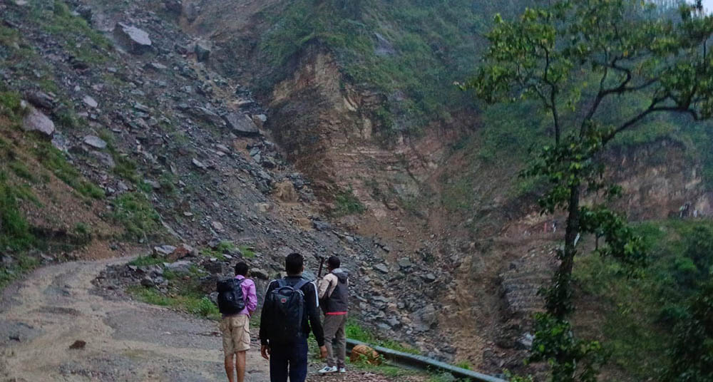 जुम्लाको नाग्मा सडक खण्ड पुर्णरुपमा अबरुद्ध