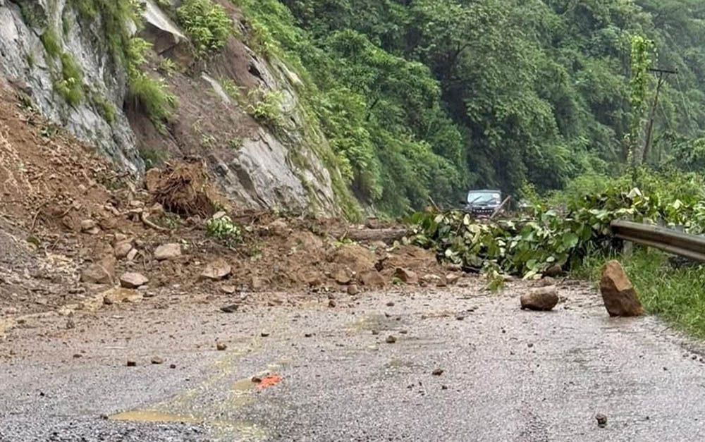 देशका डेढ दर्जन स्थानका सडक खण्ड अवरुद्ध (सूचीसहित)