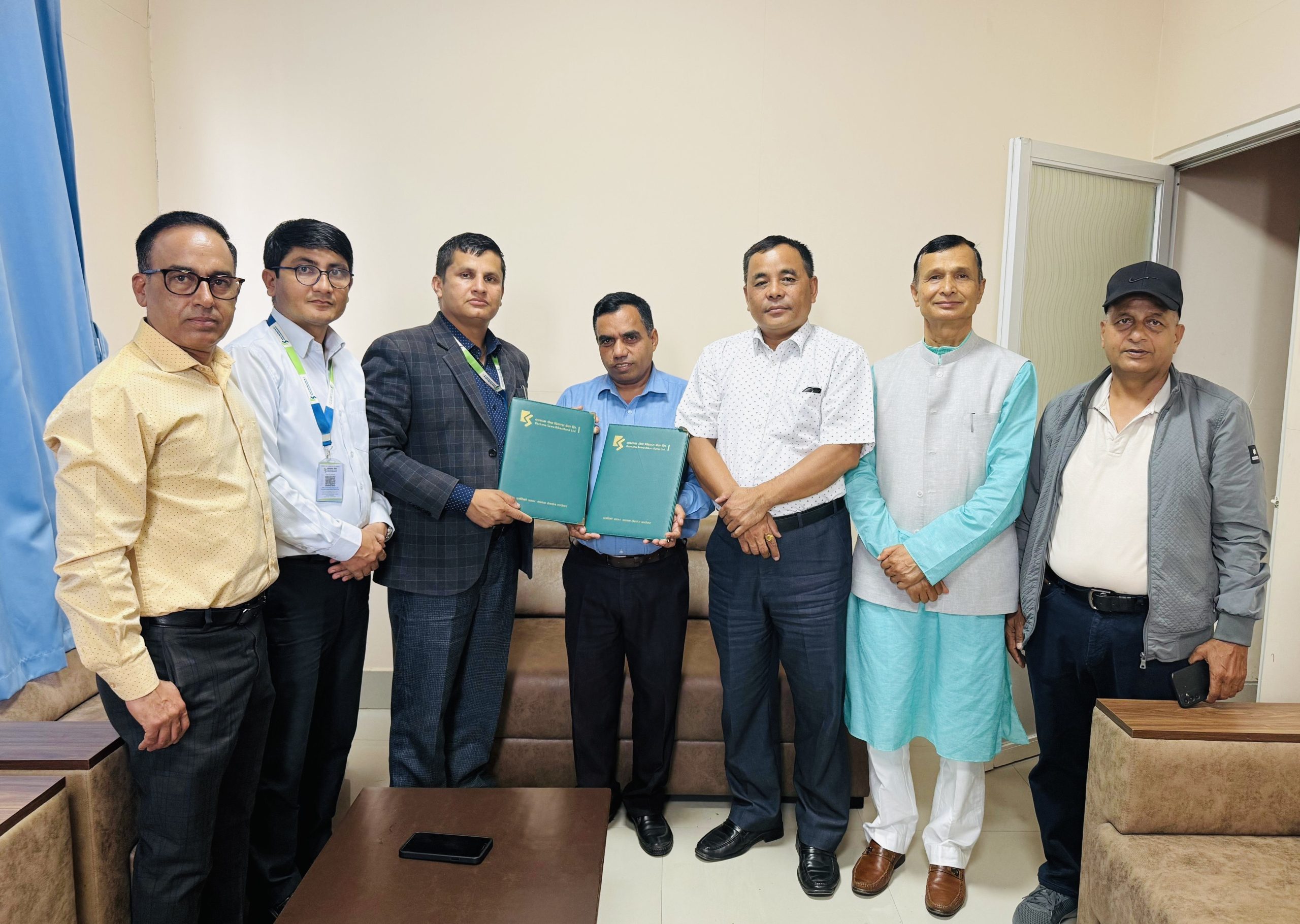 कामना सेवा विकास बैंकका कर्मचारी र ग्राहकहरुले महेन्द्र नारायण निधी अस्पतालमा छुट पाउने