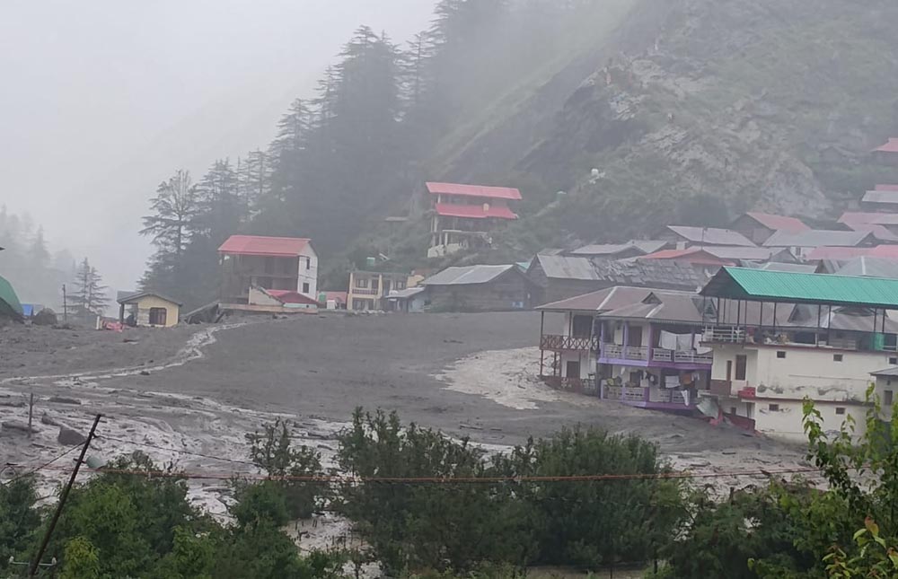 भारतको उत्तरकाशीमा बाढीको वितण्डा, चार जनाको मृत्यु