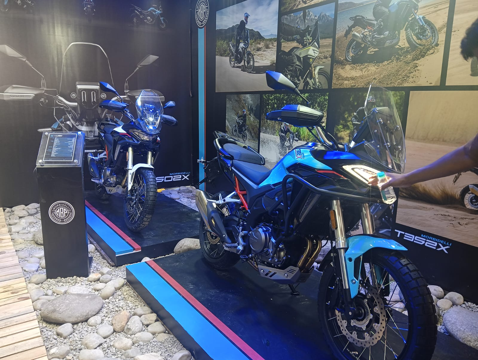 टी ३५२ एक्स र टी २५२ एक्स मोटरसाइकल सार्वजनिक