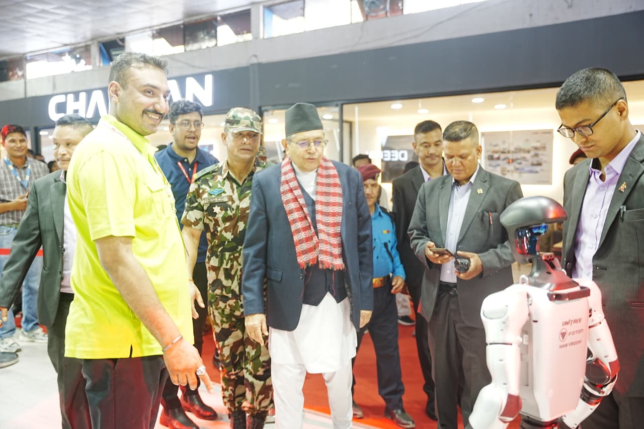 विशिष्ट व्यक्तिहरुबाट नाडा अटो शो २०२५ को अवलोकन (फोटो फिचर)