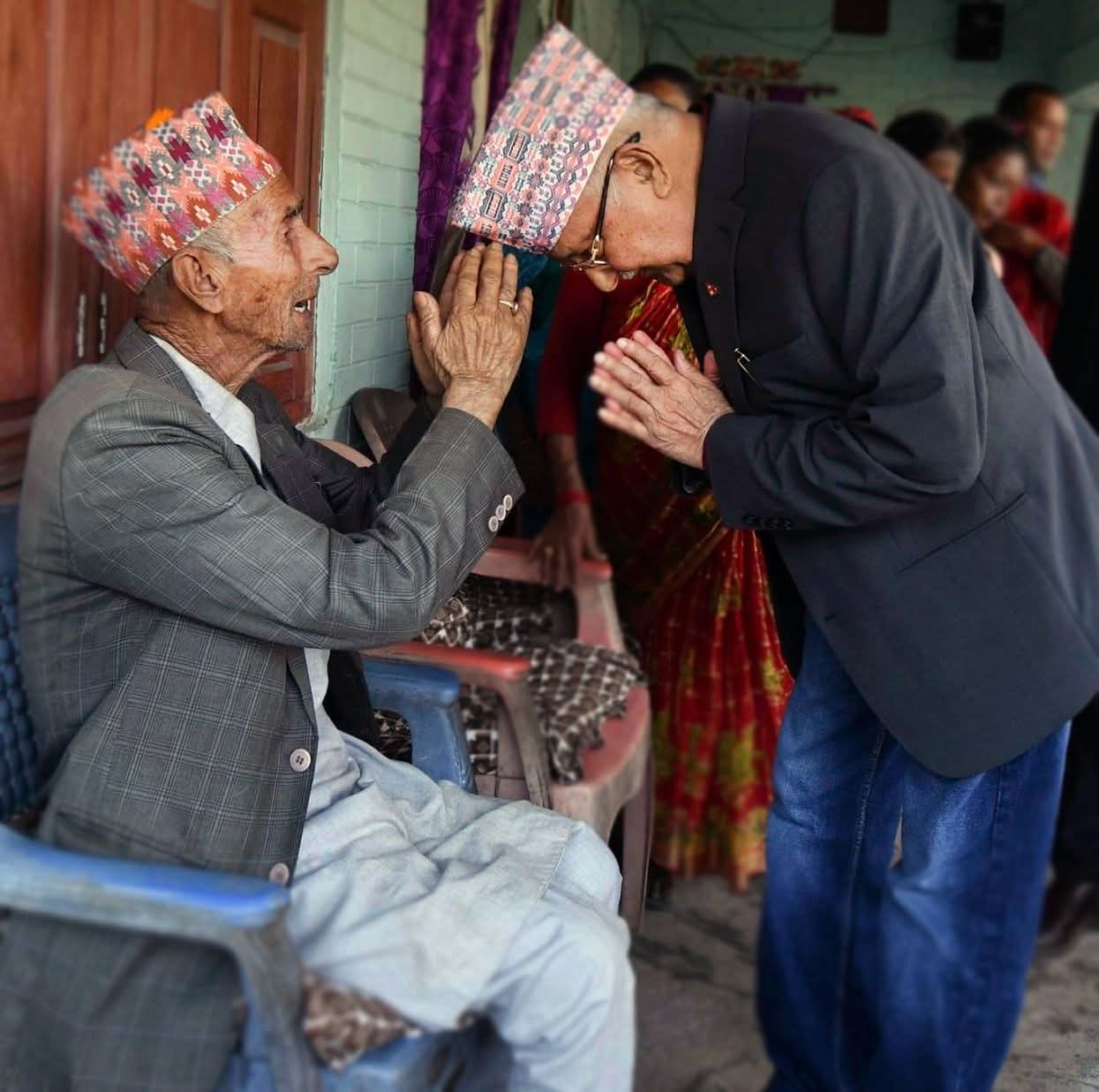 बुबा आमालाई विशेष दिनमा मात्र होइन, सधैंभरी आदर गर्नुपर्दछ : प्रधानमन्त्री ओली