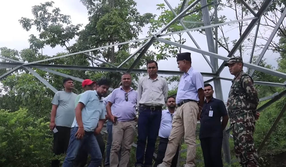 मुख्यमन्त्री कँडेलद्वारा निर्माणाधीन कोहलपुर–सुर्खेत १३२ केभी प्रसारण लाइनको अनुगमन, ६ वटा टावर निर्माण