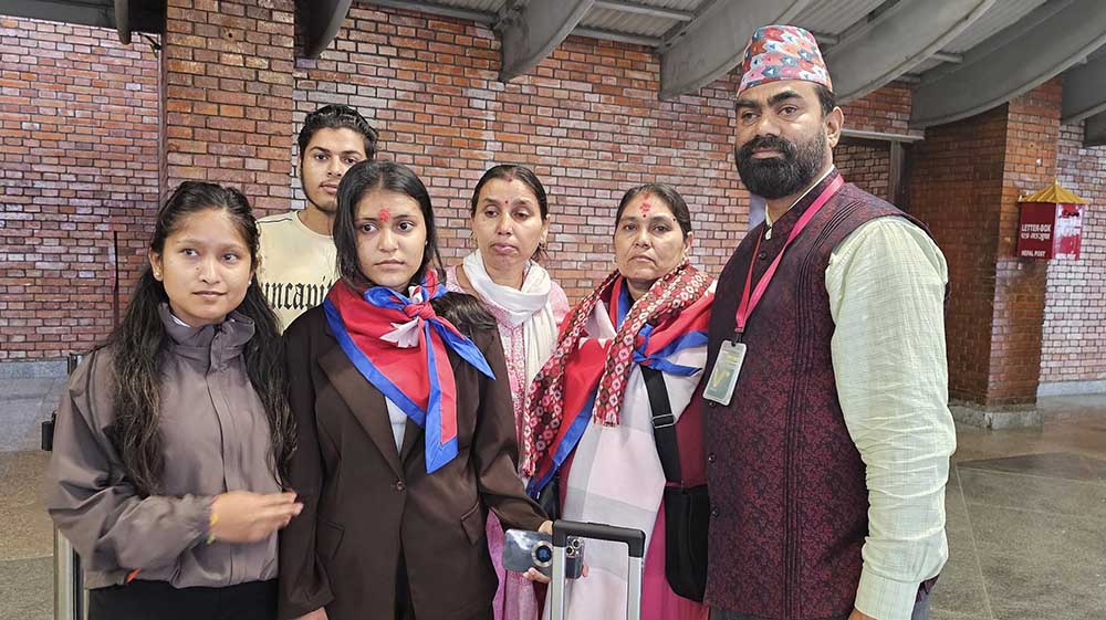 विपिन जोशीको अवस्थाबारे जानकारी लिन आमा र बहिनी इजरायल प्रस्थान