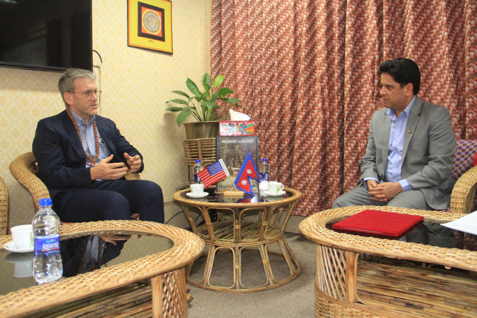 उद्योगमन्त्री भण्डारीसँग अमेरिकी राजदूत थमसनको भेट