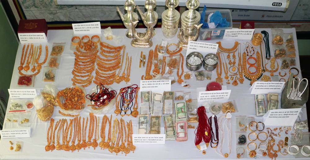 पोखरामा ठूलो परिमाणमा सुन र चाँदीसहित ११ जना पक्राउ