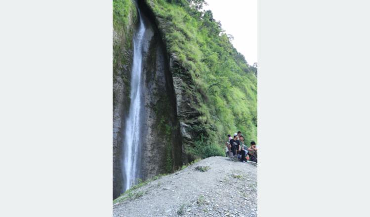 गर्मी छल्ने थलो बन्दै कोप्रे झरना