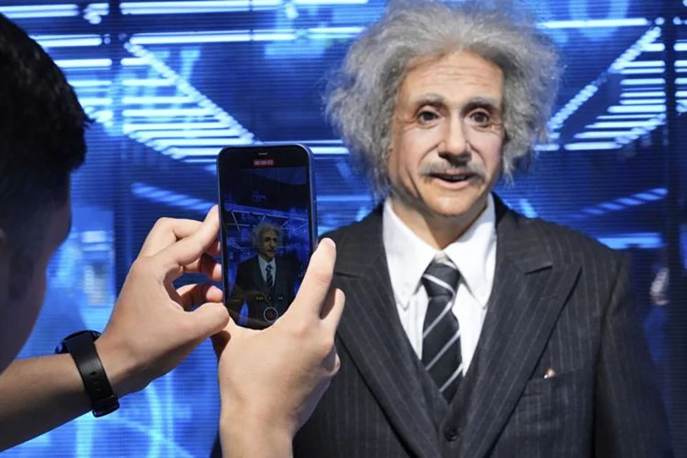 चीनमा खुल्यो विश्वको पहिलो रोबोट मल