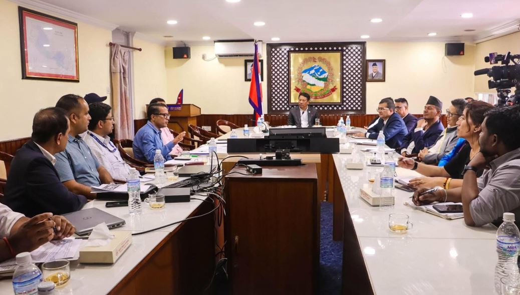 संसद् भवन निर्माण कम्पनीलाई नियमित प्रगति विवरण पेस गर्न, भवन विभागलाई कामको अनुगमन गर्न निर्देशन