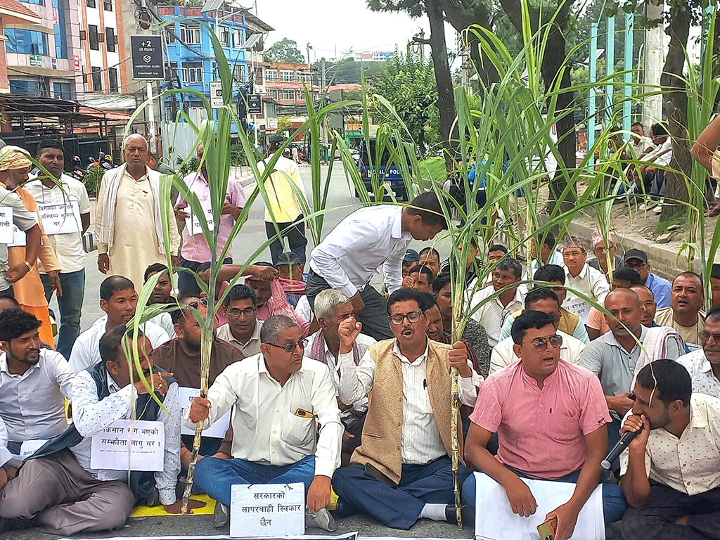 आन्दोलनरत उखु किसानले अनिश्चितकालिन राजमार्ग बन्द गर्ने