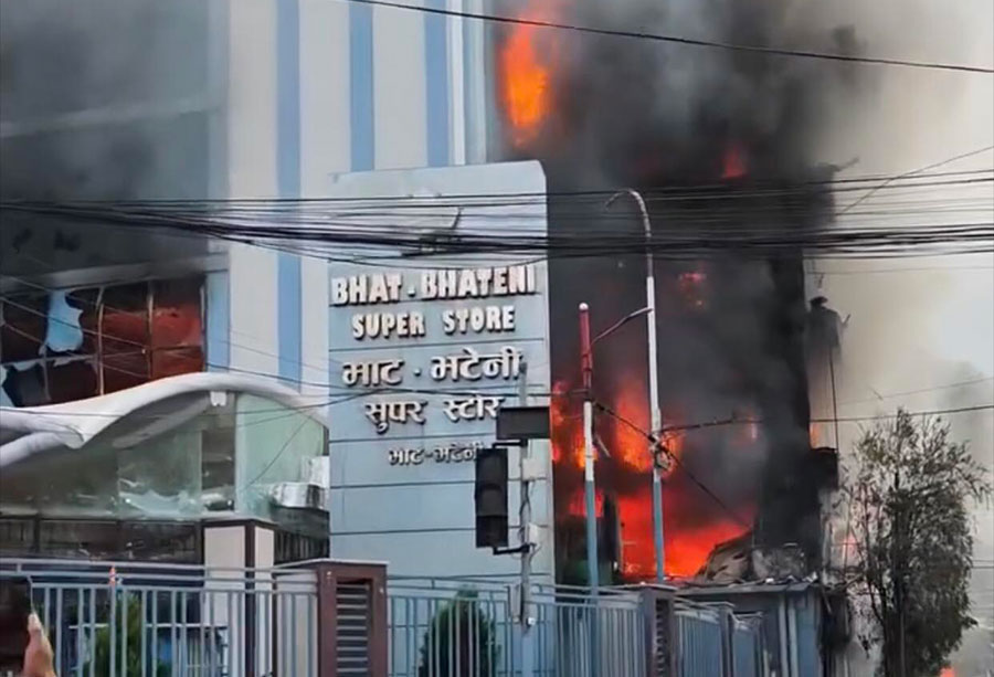 नक्साल भाटभटेनीमा लुटपाटपछि आगजनी