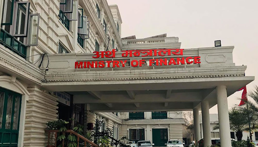 सेवा निवृत्त पूर्व राजनैतिक तथा प्रशासनिक पदाधिकारीको सुविधा स्थगन, कार्यान्वयन गर्न गृहलाई पत्राचार