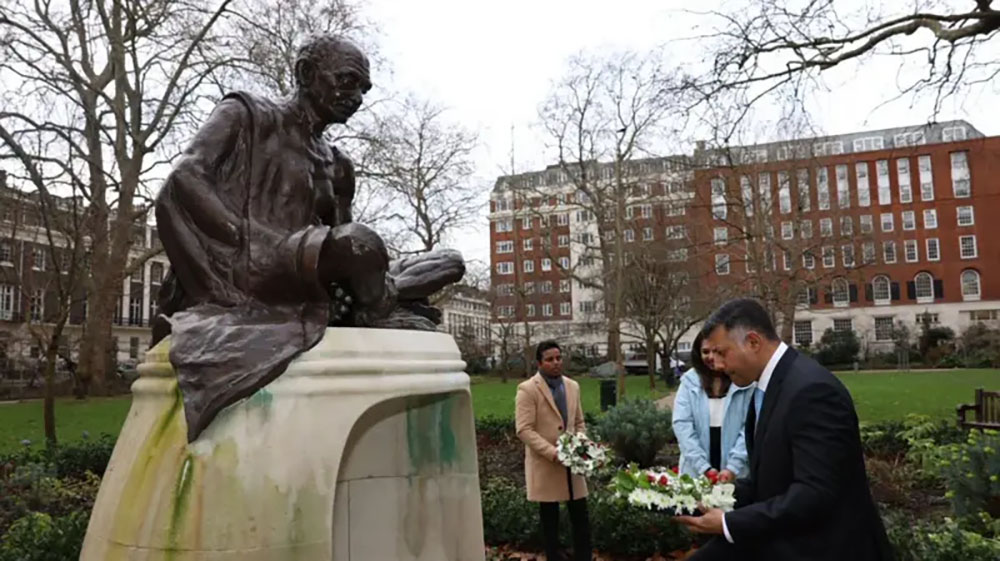 लन्डनमा महात्मा गान्धीको मूर्तिमा तोडफोड, भारतको निन्दा