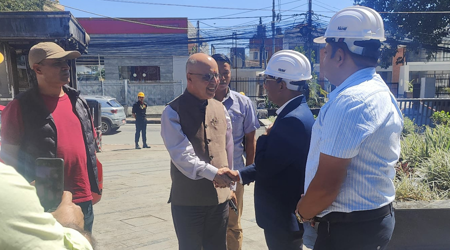 हिल्टन होटलमा अर्थमन्त्री रामेश्वर खनाल