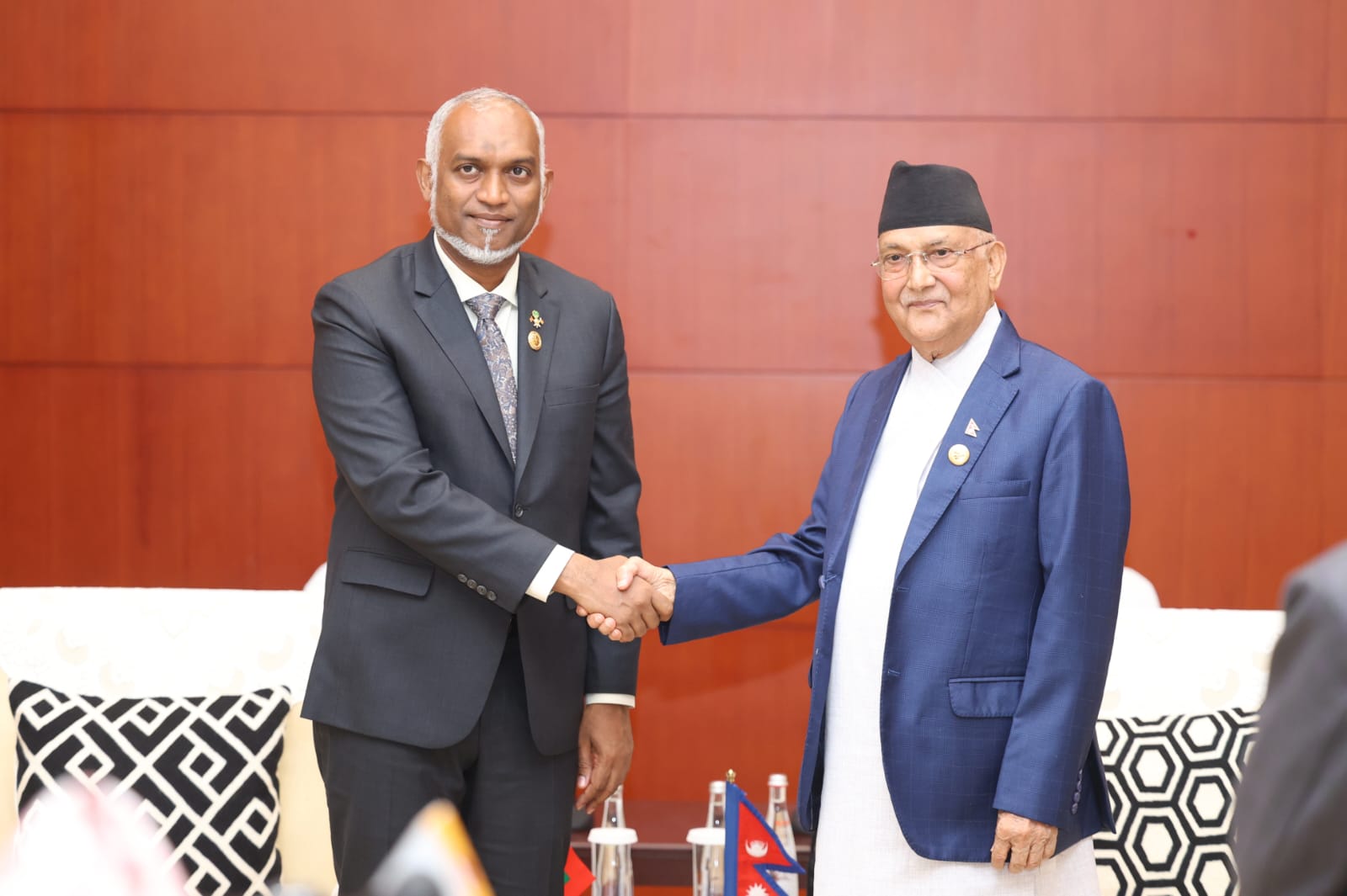प्रधानमन्त्री ओली र माल्दिभ्सका राष्ट्रपति मिज्जुबीच भेटवार्ता
