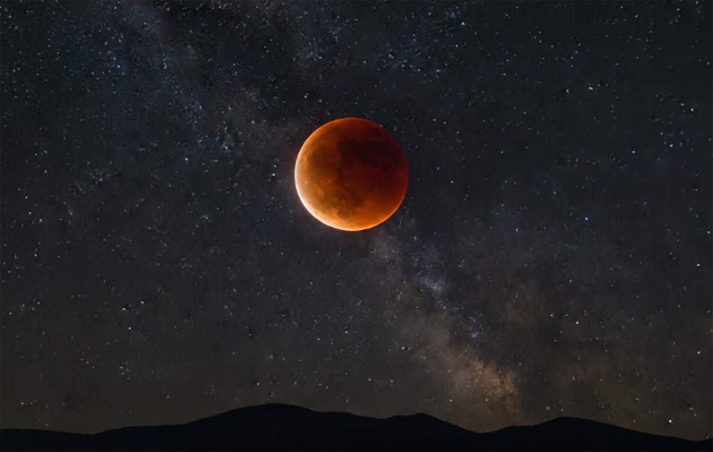 यसवर्षको पहिलो खग्रास चन्द्रग्रहण साढे तीन घण्टा देखियो