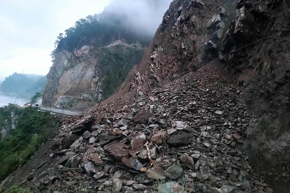 मुग्लिन–नारायणघाट सडक खण्ड गएरातीदेखि नै अवरुद्ध