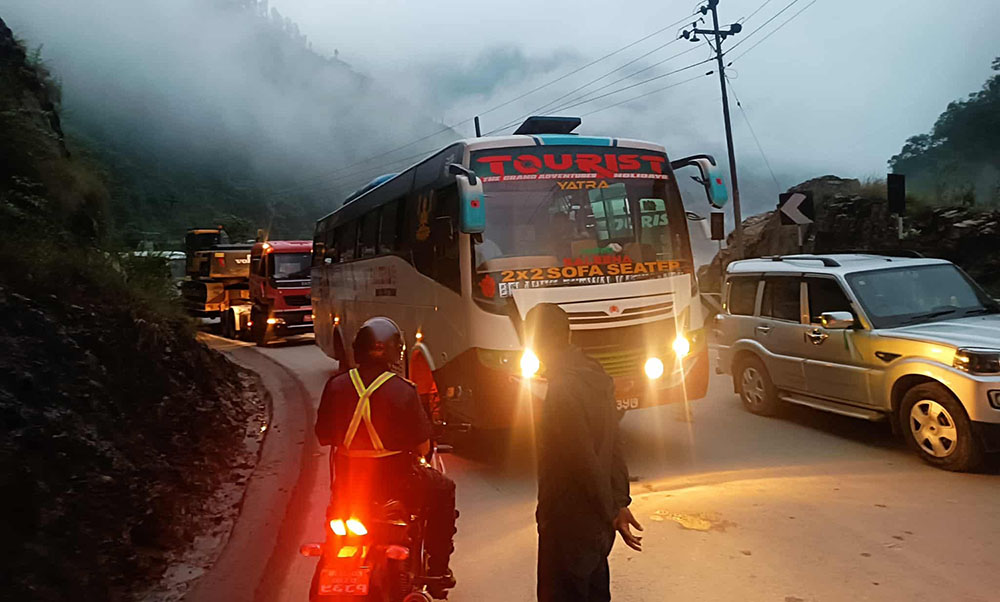 बिहान ५ बजेदेखि मुग्लिन–नारायणगढ सडक एकतर्फी सञ्चालन