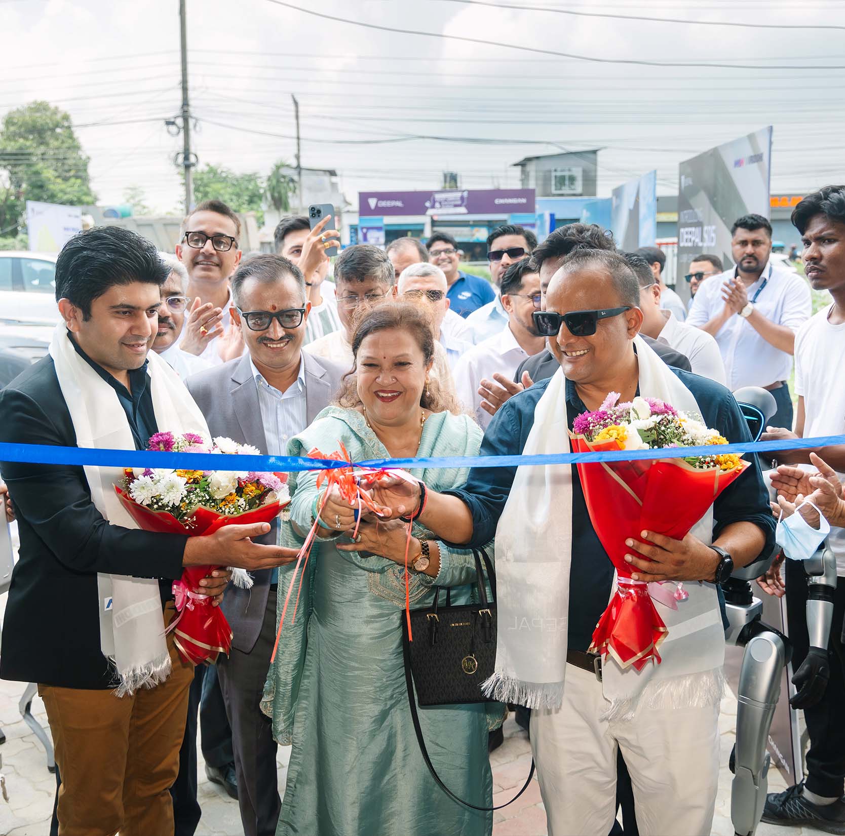 इटहरीमा खुल्यो दिपलको स्टेट अफ आर्ट सोरुम,सुरु भयो विशेष टेस्ट ड्राइभ र एक्सचेन्ज