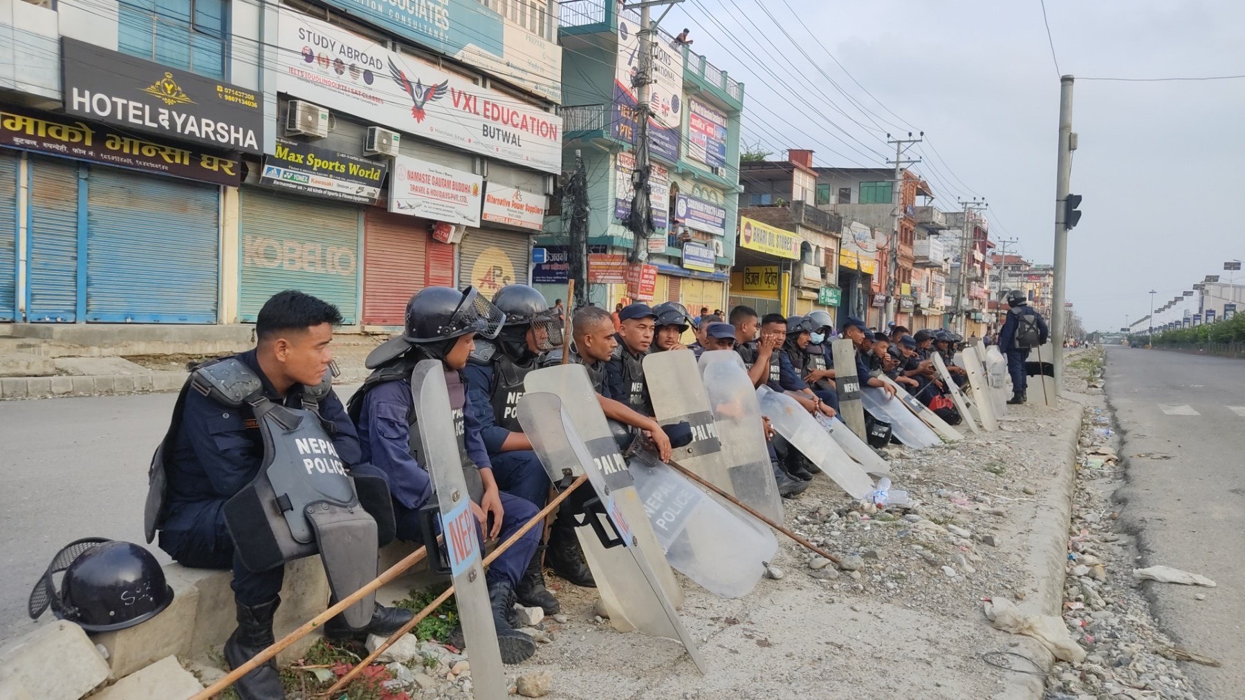 काठमाडौं उपत्यकाका सडकमा खटिन थाल्यो प्रहरी