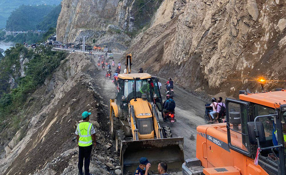 मुग्लिन नारायणगढ सडक खण्ड दुईतर्फी खुल्यो