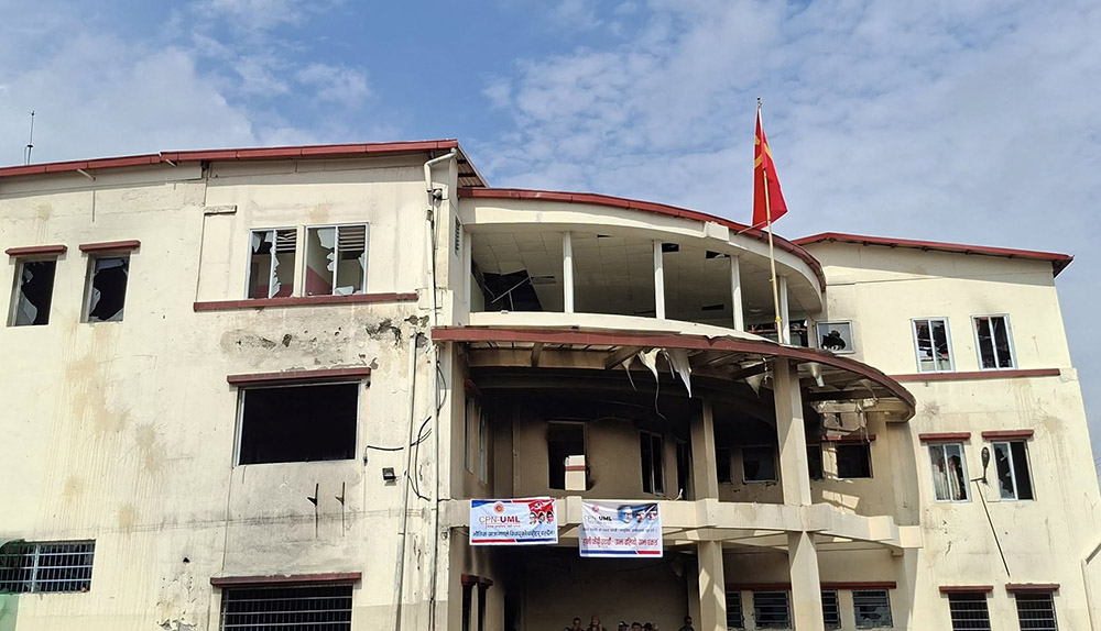 एमालेका ६४ पार्टी कार्यालय र १५८ नेता तथा कार्यकर्ताको घरमा क्षति