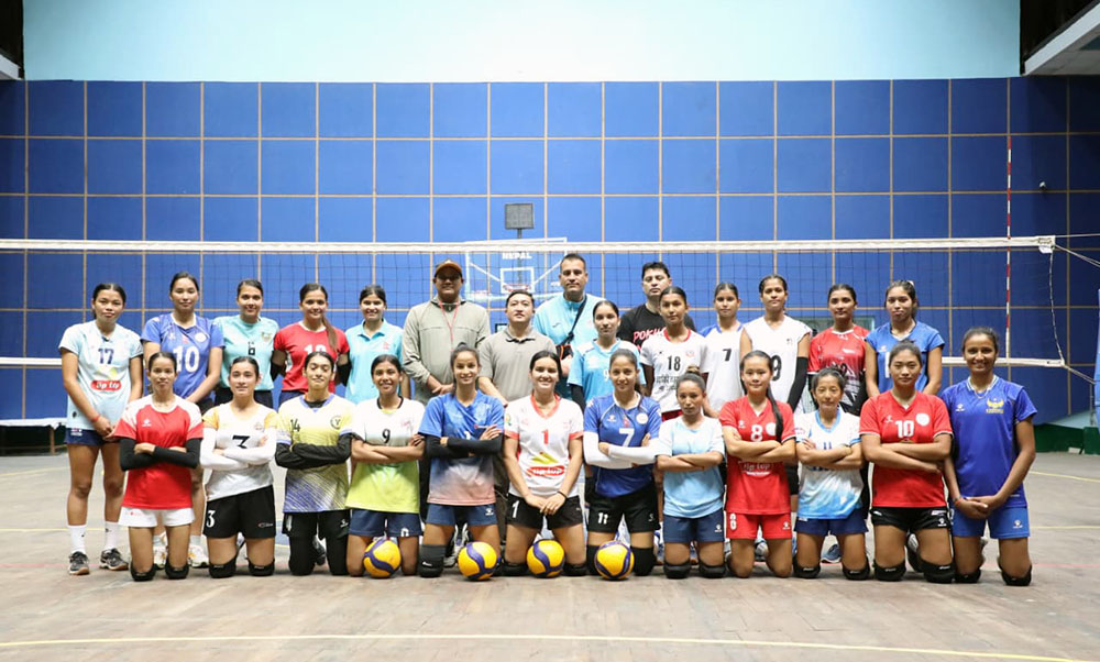 राष्ट्रिय महिला भलिबल टोली प्रशिक्षणमा (फोटो फिचर)