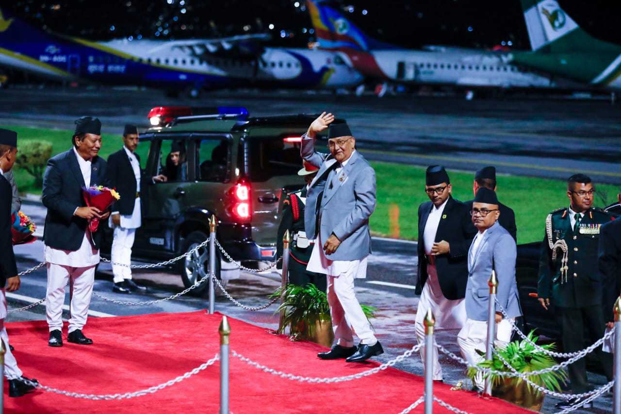 प्रधानमन्त्री ओली स्वदेश फिर्ता