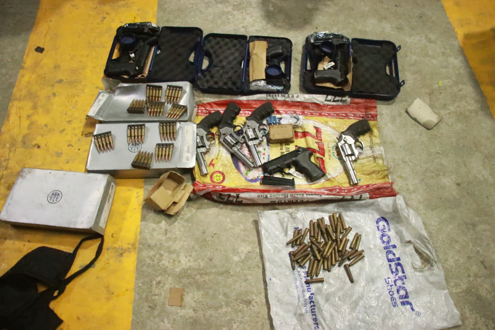 २७ जनालाई सेनाले लियो नियन्त्रणमा, ३१ वटा हतियार बरामद