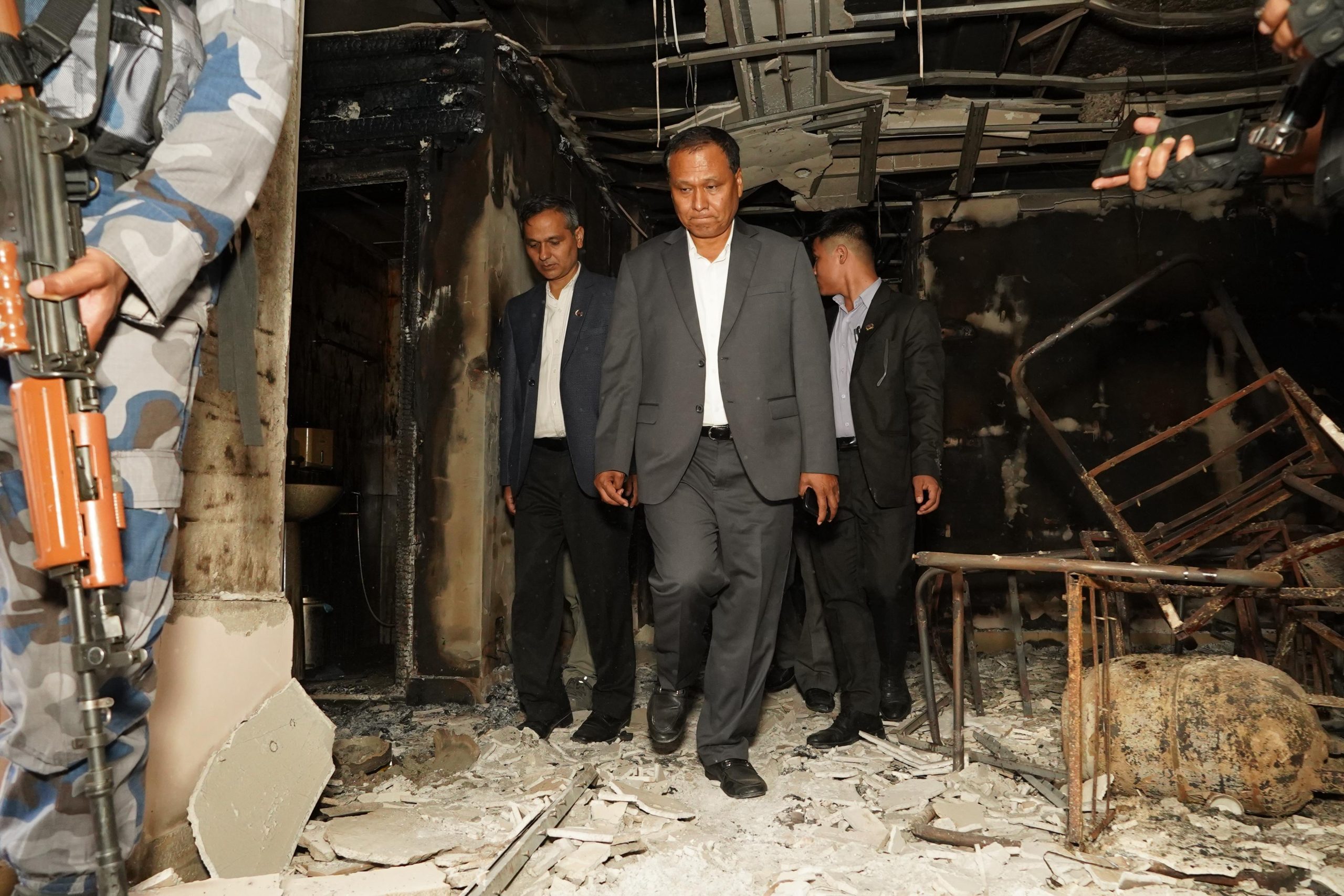 मन्त्रीद्वय घिसिङ र अर्यालद्वारा मन्त्री निवासको अवलोकन (फोटो फिचर)