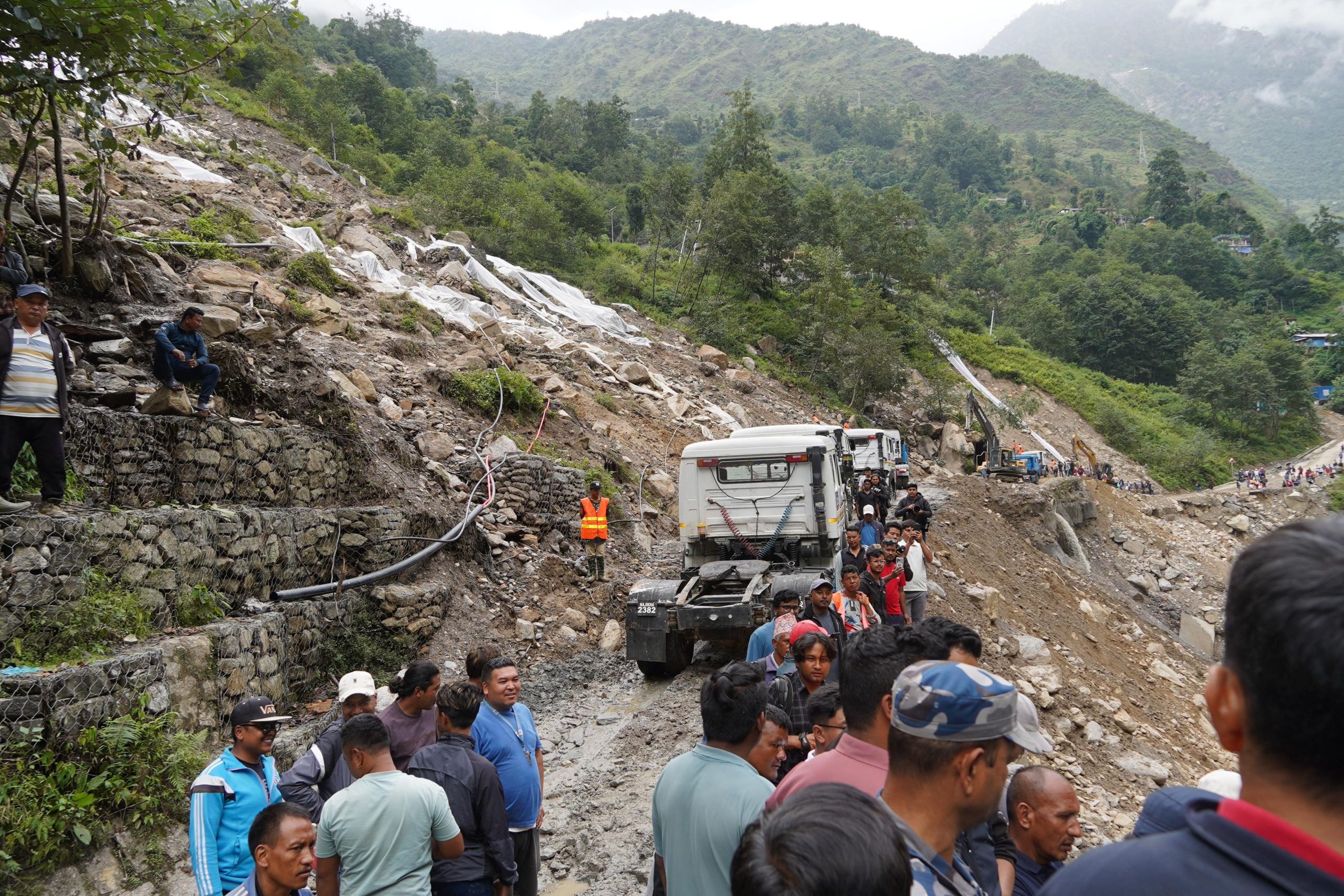 ऊर्जा मन्त्री घिसिङद्वारा अरनिको राजमार्गको काम समयमै सम्पन्न गर्न निर्देशन