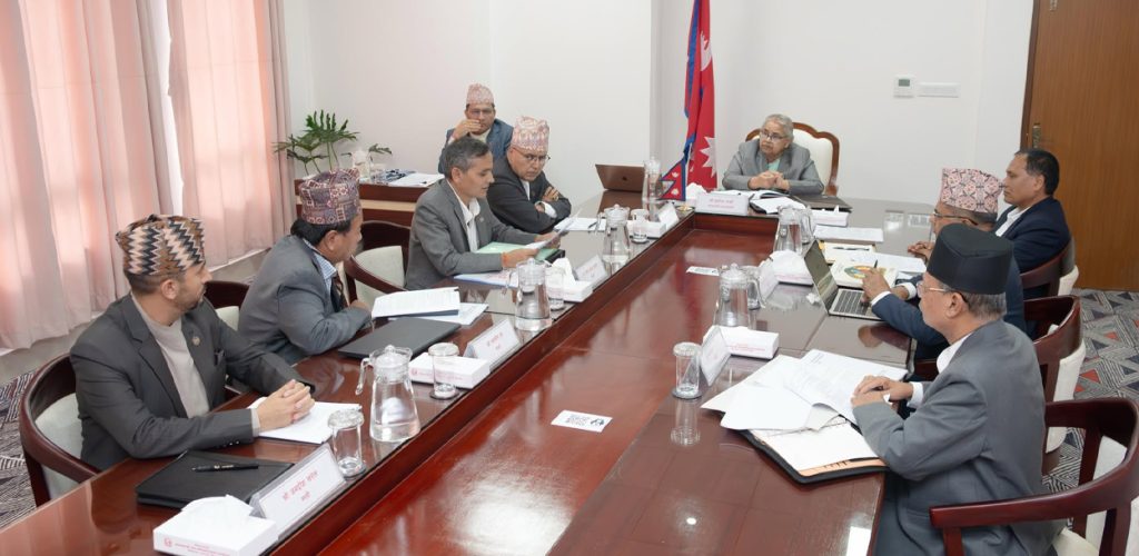 सिंहरदरबारमा मन्त्रिपरिषद् बैठक जारी